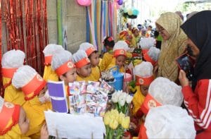 Serunya Para Siswa TK IT Fitrah Insani Olah Pisang Menjadi Kuliner Lezat