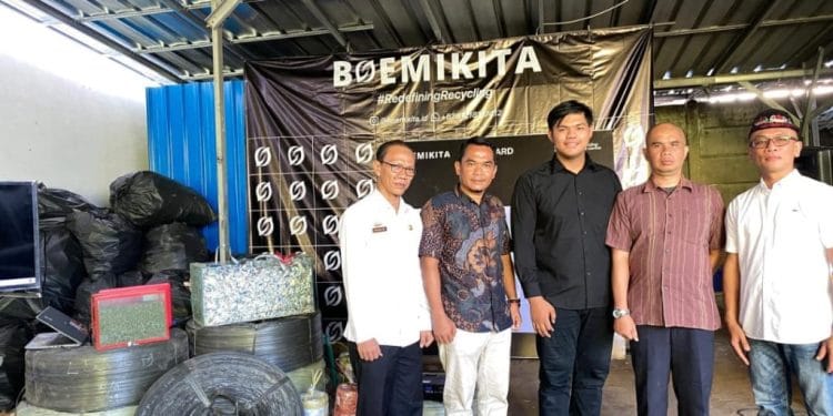 Boemikita Lindungi Bumi Lewat Collection Waste Center