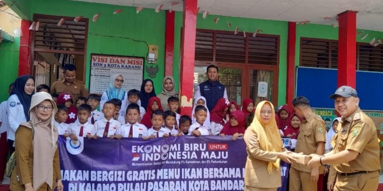 Siswa di Pulau Pasaran Dapat Makanan Bergizi