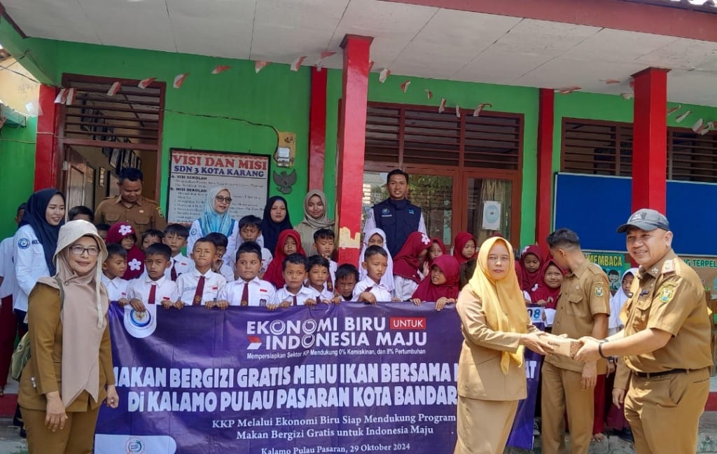 Siswa di Pulau Pasaran Dapat Makanan Bergizi