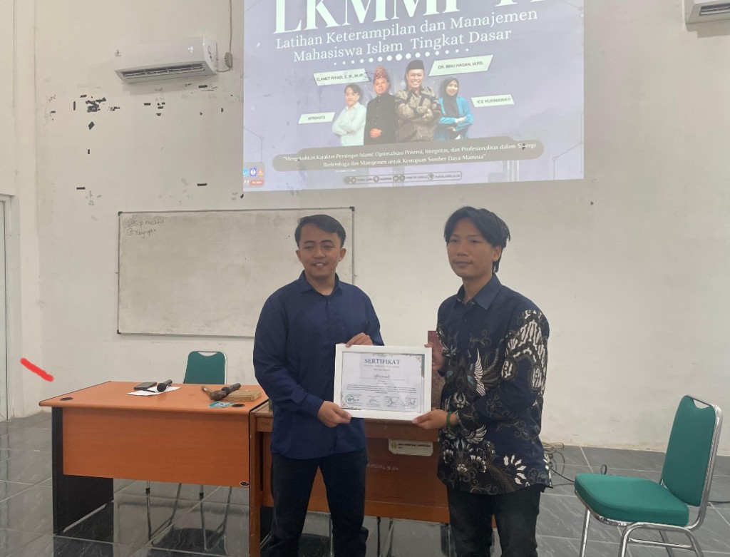 Penyerahan piagam Fosi FP Unila 