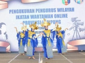 Tarian Siswi MAN I Bandar Lampung Tampil Memesona di Pengukuhan PW IWO Lampung