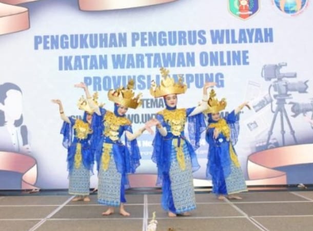 Tarian Siswi MAN I Bandar Lampung Tampil Memesona di Pengukuhan PW IWO Lampung