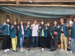 Mahasiswa Bantu UMKM Pulau Pasaran Pakai TikTok Shop