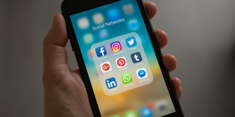 Pengguna Antusias Meta AI Hadir di WhatsApp