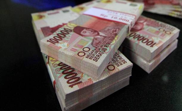 Rupiah melemah karena berbagai faktor