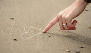 Cerpen: Jangan Menggodaku. Jika Aku Mau, Aku akan Datang Sendiri