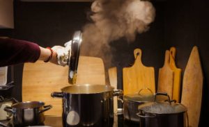 Hidangan Hangat yang Cocok Disajikan di Musim Hujan