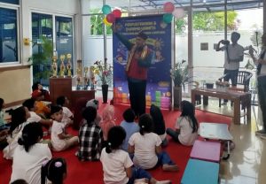 Pendongeng Lampung Jarwo Songha, Meriahkan Family Gathering BPK Lampung