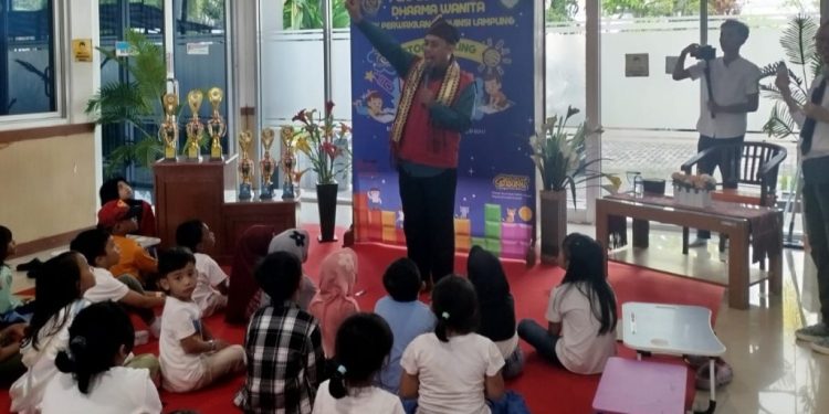 Pendongeng Lampung Jarwo Songha, Meriahkan Family Gathering BPK Lampung