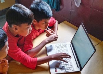 Pelatihan Komputer di Desa Sukanegara: Mahasiswa KKN Unila Dukung Pendidikan Digital untuk Siswa SD