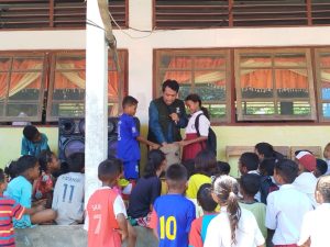 Pendongeng Lampung Hibur Anak-anak Penyintas Gunung Meletus di Flores