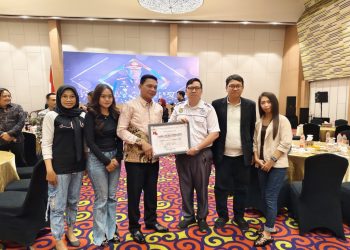 Kapolresta Bandar Lampung Abdul Waras Terima Penghargaan dari Komnas Perlindungan Anak