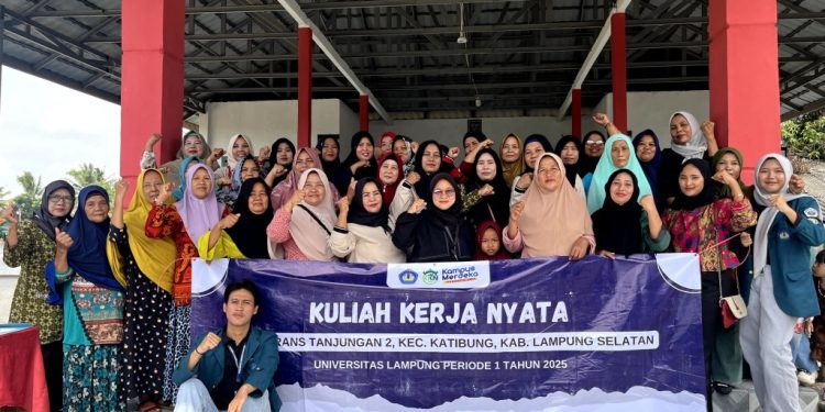 Manfaatkan Limbah Organik Rumah Tangga, KKN Trans Tanjungan Kenalkan Eco-Enzyme untuk Kehidupan Sehari-hari