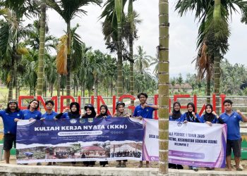 Tim KKN Sendang Retno Revitalisasi Embung Dewi Sri untuk Menjaga Keasrian Lingkungan dan Meningkatkan Daya Tarik Wisata