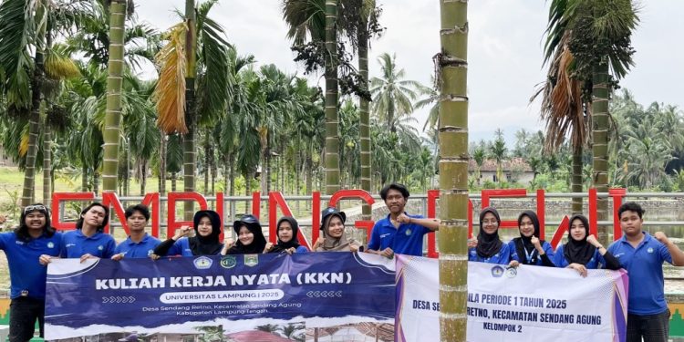Tim KKN Sendang Retno Revitalisasi Embung Dewi Sri untuk Menjaga Keasrian Lingkungan dan Meningkatkan Daya Tarik Wisata