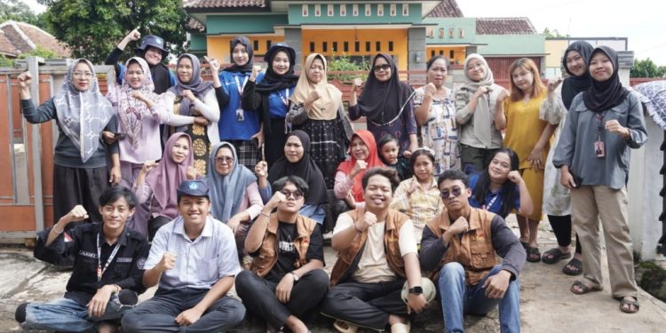 Dukung Pertanian Berkelanjutan, KKN Tanjung Ratu Latih Warga Buat Pupuk Kompos