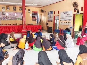 Mahasiswa KKN Unila Ajarkan Pembuatan Pestisida Nabati