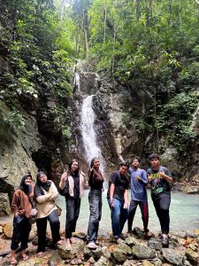 Mau Healing? Simak Rute Menuju Air Terjun Eksotis Curug Tilu