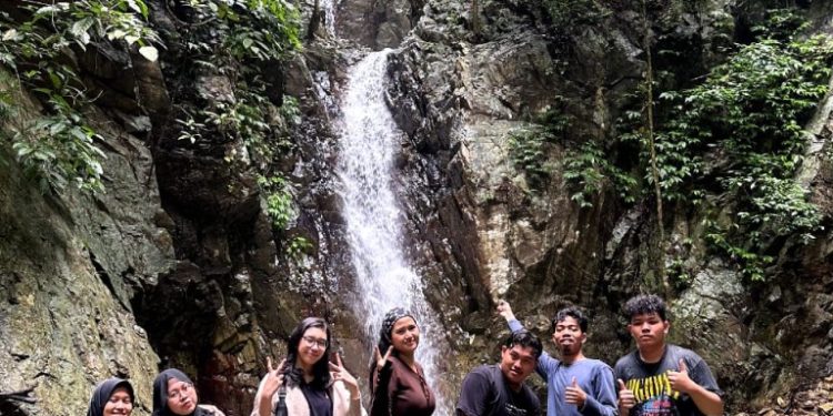Mau Healing? Simak Rute Menuju Air Terjun Eksotis Curug Tilu