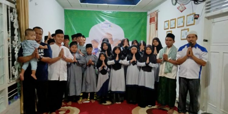 Sekolah Futsal Permata FC Lampung Gelar Bukber dan Santunan Anak Yatim  