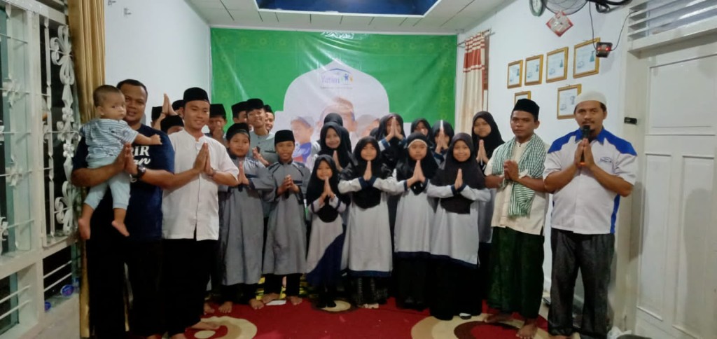 Sekolah Futsal Permata FC Lampung Gelar Bukber dan Santunan Anak Yatim  