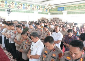 Polres Tulang Bawang Gelar Salat Gaib untuk Tiga Anggota Polri yang Gugur