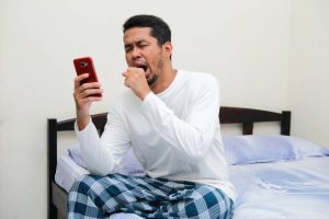 Efek Doomscrolling yang Rusak Pola Hidup