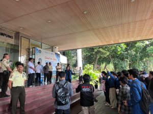 Aksi Mahasiswa FEB Unila Memanas, Tuntut Keadilan atas Kematian Pratama Wijaya