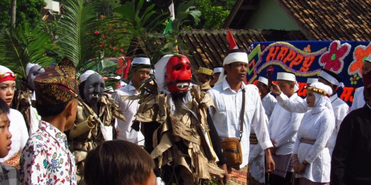 Penobatan Gusti Putra Aji .