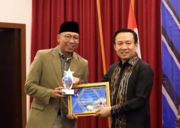 Penyerahan penghargaan