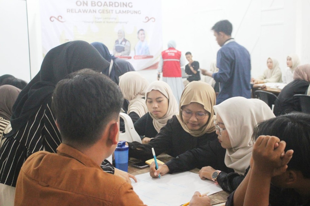 Peserta mengerjakan mapping