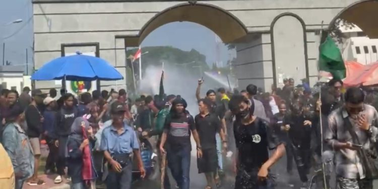 Suara Mahasiswa dan Petani Singkong Menggema di Depan DPRD Lampung