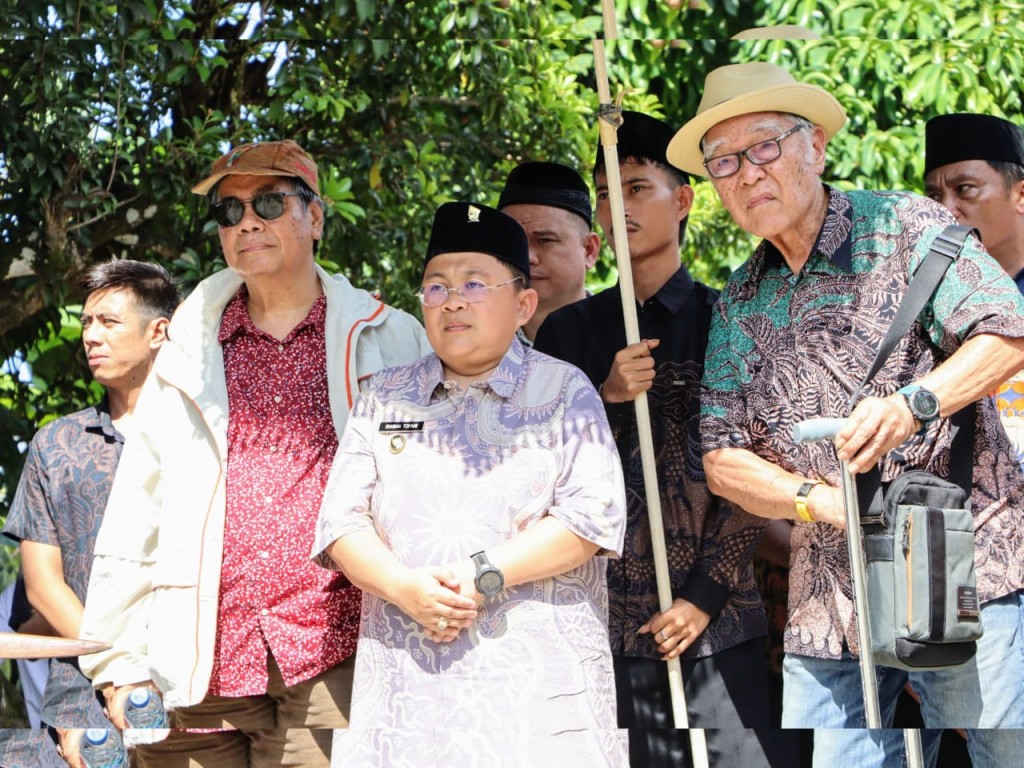 Wabup Pesibar Hadiri Anjau Silau Keluarga Kartadilaga dan Resmikan Masjid At-Tanwir