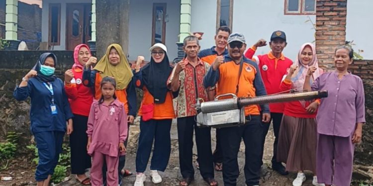 Destana Desa Kelawi Tanggap DBD, Fogging dilakukan Bersama Warga