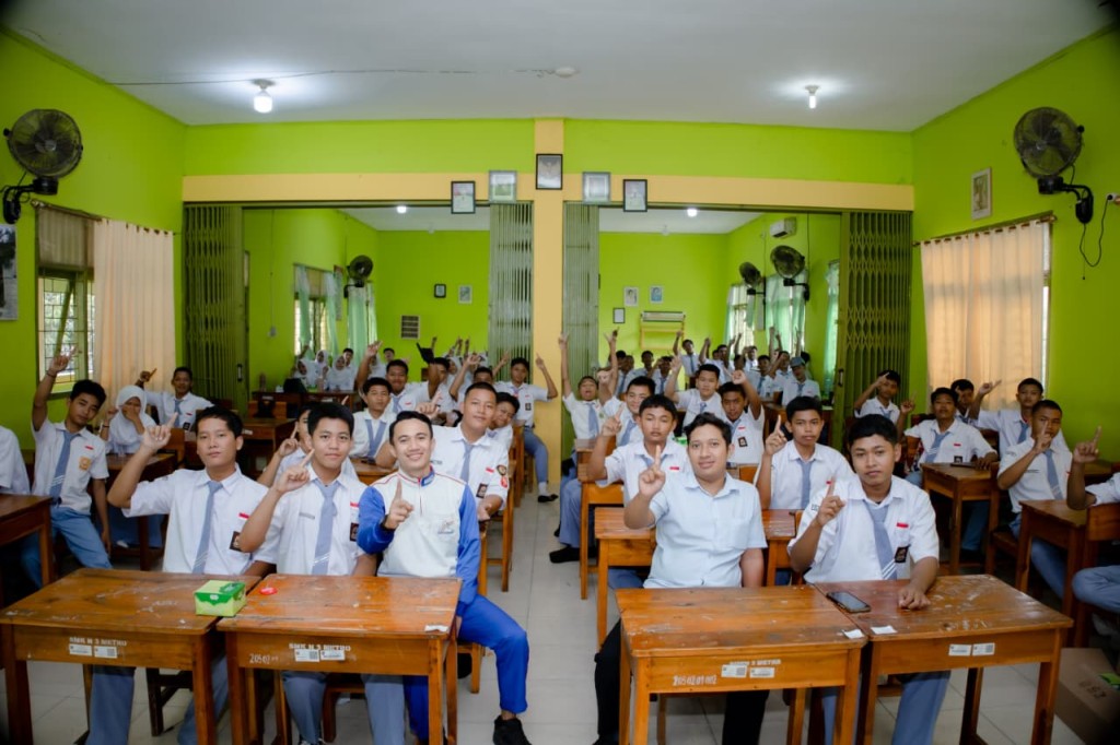 TDM Honda Lampung Tanamkan Budaya Aman Berkendara di SMKN 3 Kota Metro..