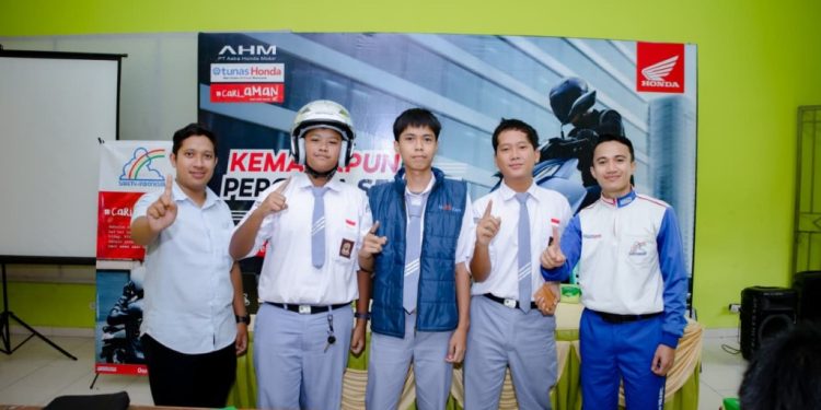 TDM Honda Lampung Tanamkan Budaya Aman Berkendara di SMKN 3 Kota Metro.