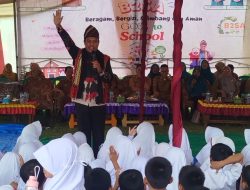 Jarwo Songha Dongengkan Siswa SDN 52 Krui