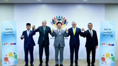 Potret Wapres Gibran di panggung global dalam sesi foto bersama KTT G20 2025.