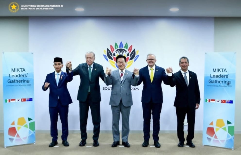 Potret Wapres Gibran di panggung global dalam sesi foto bersama KTT G20 2025.