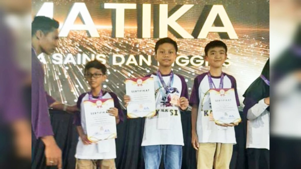 Fatih Muhammad Akbar, siswa Kelas VI SD Negeri 2 Campang Raya, sukses menorehkan prestasi tingkat nasional. (2)