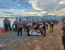 Polda Lampung Turun ke Pantai Kunyit, Aksi Bersih Pantai Dukung Pariwisata