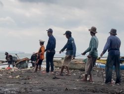 Cuaca Tak Menentu, Pendapatan Nelayan Sukaraja Menyusut