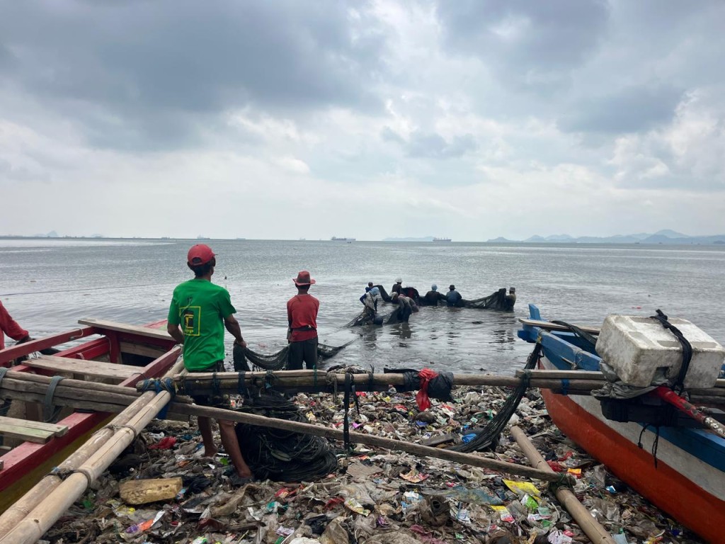 nelayan di Pantai Sukaraja, Kecamatan Bumi Waras, Kota Bandar Lampung.. (2)