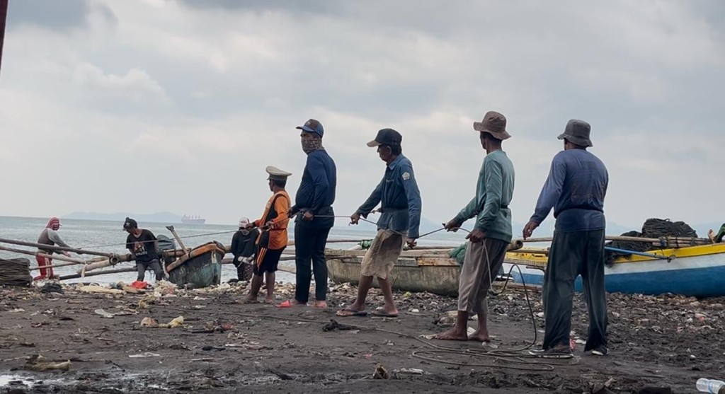 nelayan di Pantai Sukaraja, Kecamatan Bumi Waras, Kota Bandar Lampung.