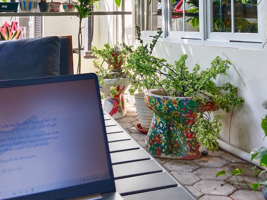 FYP, Standar Hidup, dan Waktu yang Diam-Diam Habis Oleh Putri Fajar Andini