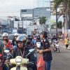 Pulsar Brotherhood Lampung Berbagi Takjil dan Nasi Kotak untuk Ojol di Tugu Adipura