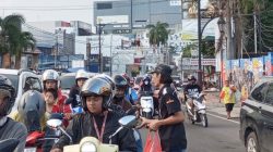 Pulsar Brotherhood Lampung Berbagi Takjil dan Nasi Kotak untuk Ojol di Tugu Adipura