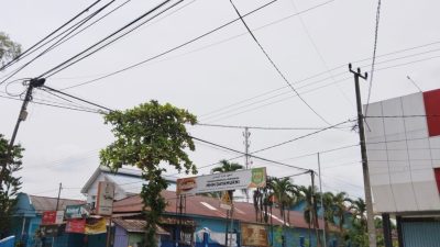 Cuaca Lampung hari ini didominasi hujan sejak pagi hingga malam. BMKG mengingatkan potensi hujan lebat disertai petir dan angin kencang di sejumlah wilayah.