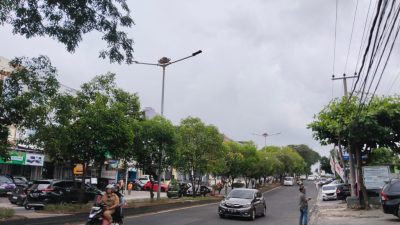 BMKG: Hari Ini Hujan Mengintai Sejak Pagi, Waspada Petir!